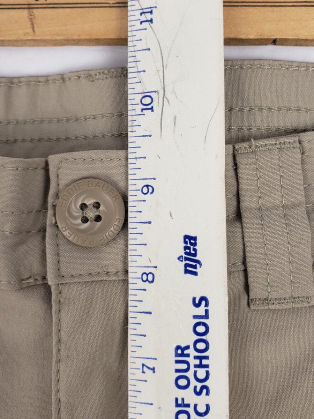Eddie Bauer 6 Tan Shorts Womens Stretch Zip Pocket - Picture 11 of 12